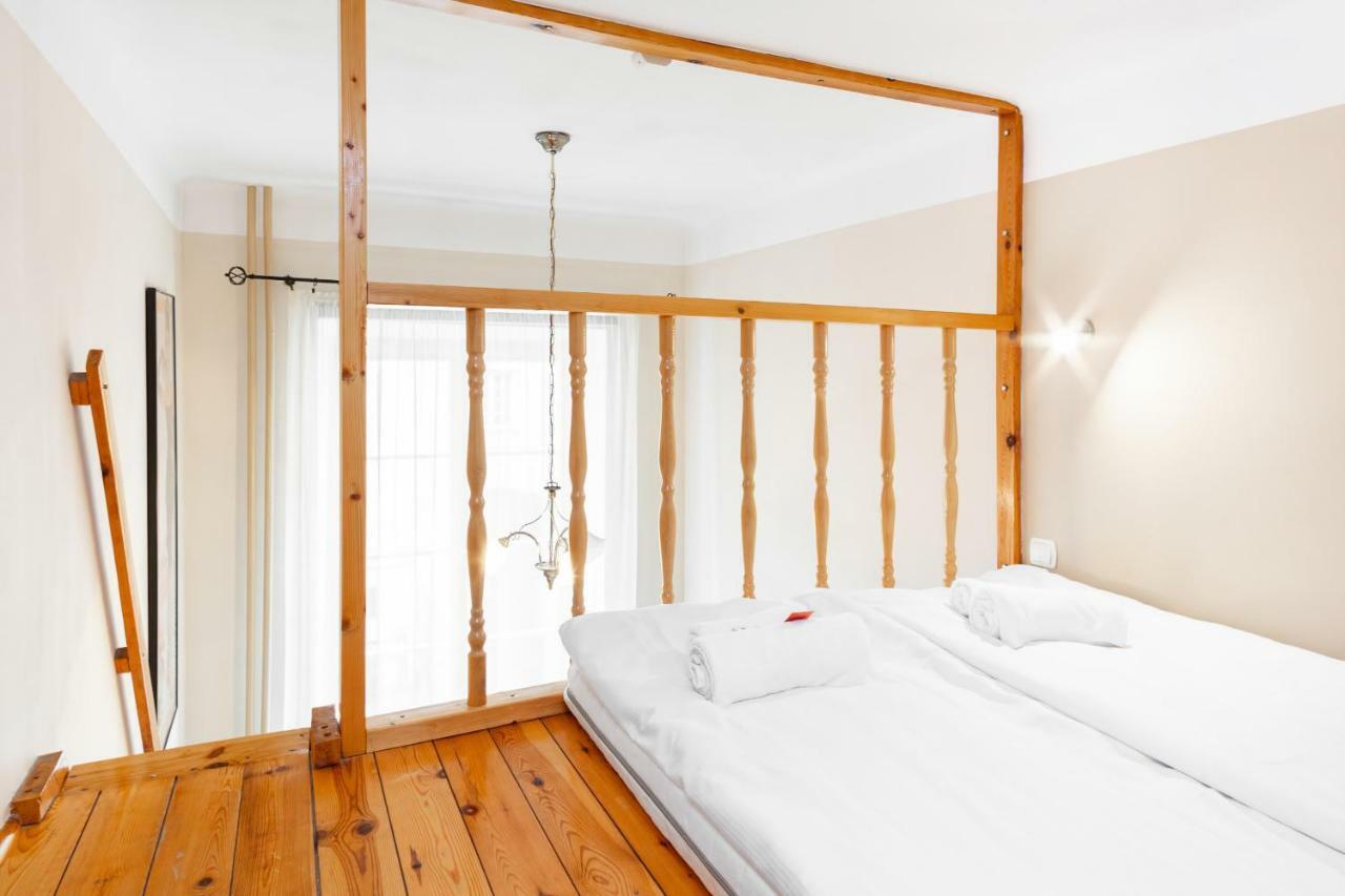 Swietojanska By Renters * Warsaw