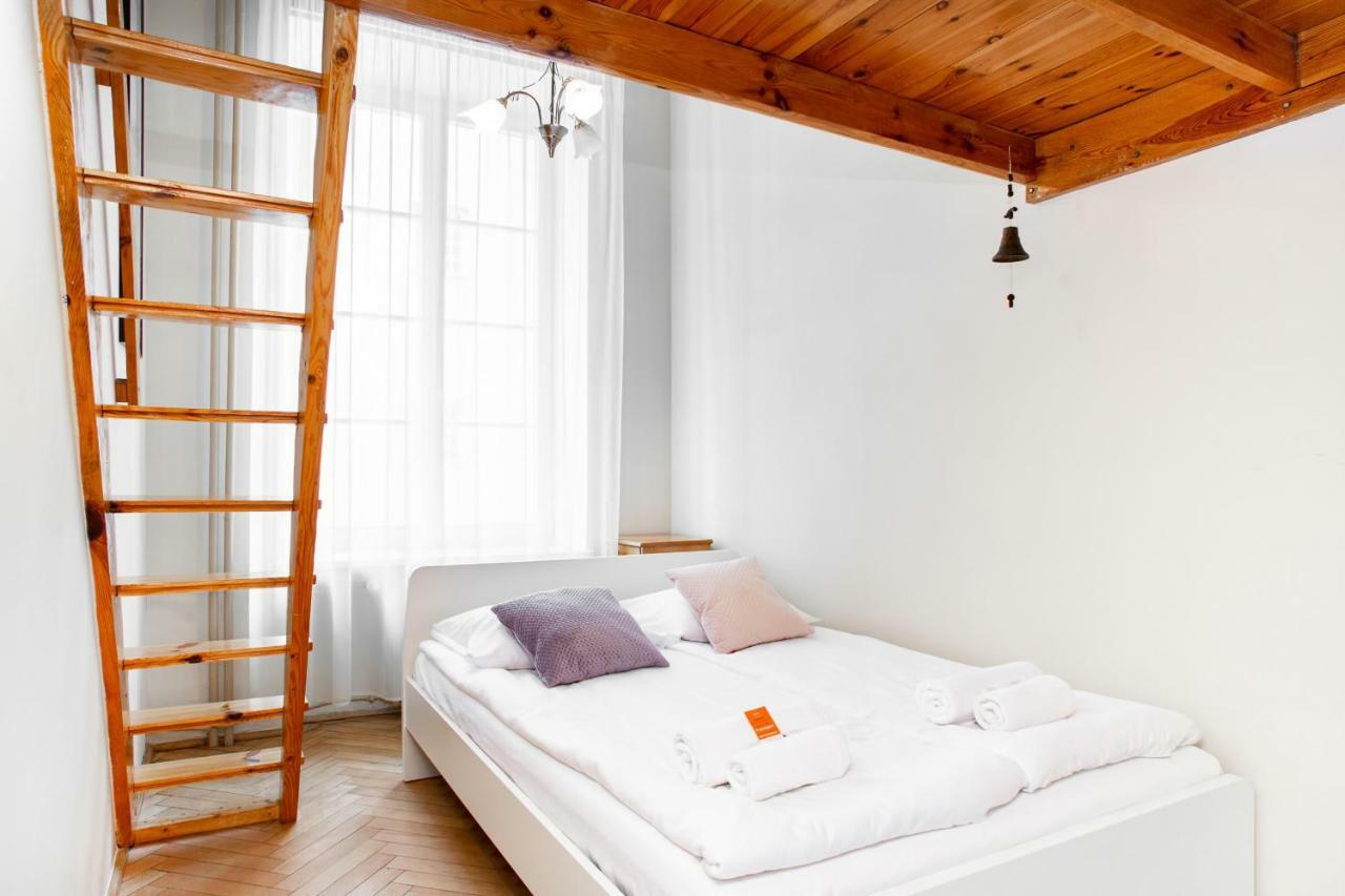 Apartment Swietojanska By Renters Warsaw