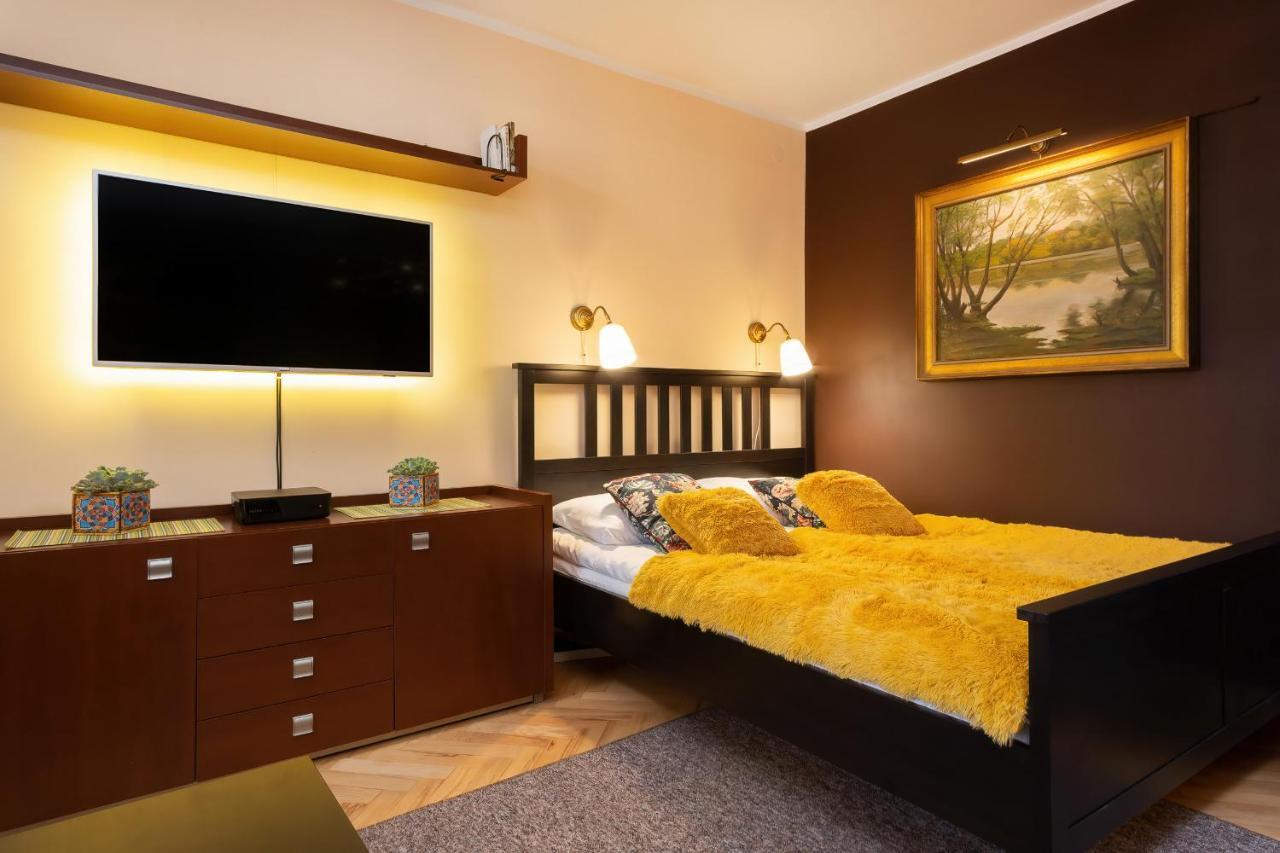Apartment Swietojanska By Renters Warsaw