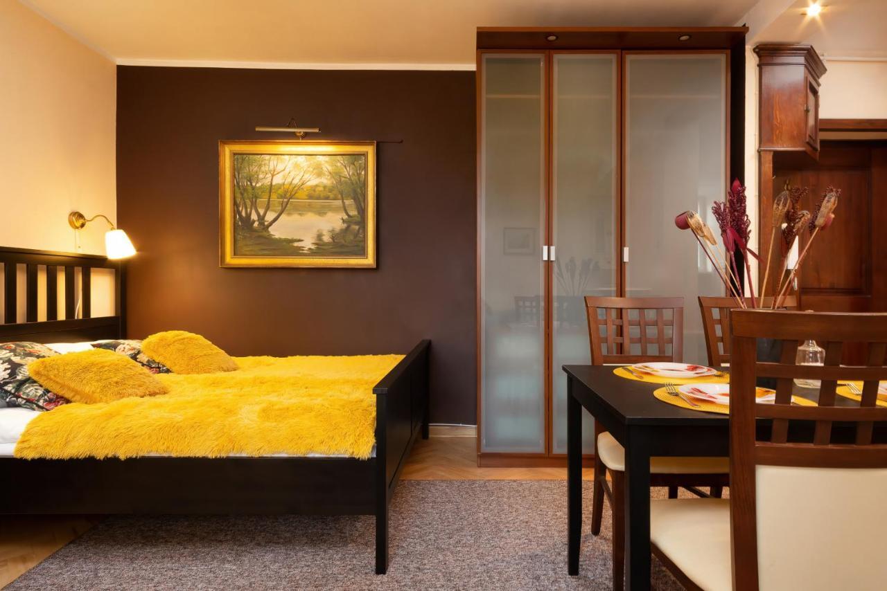 Swietojanska By Renters Apartment Warsaw