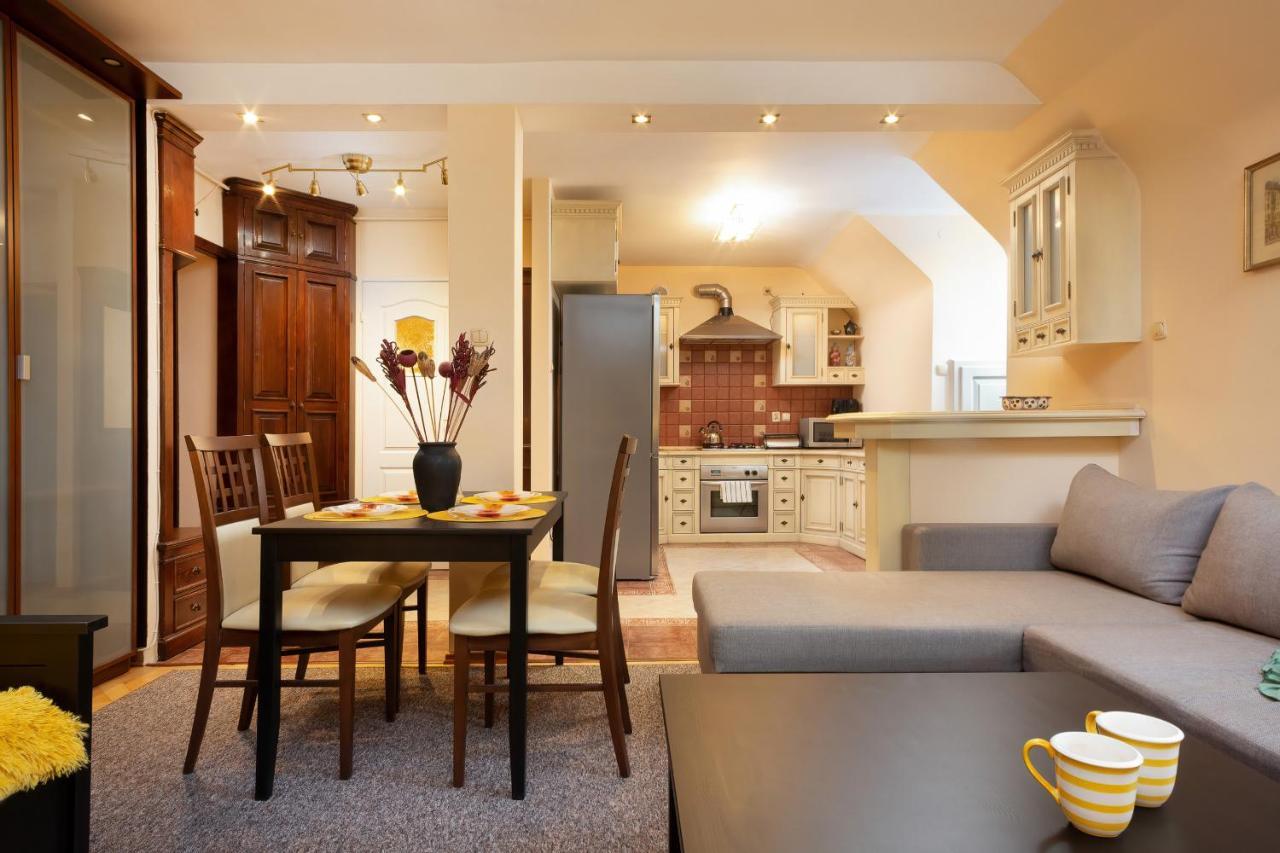 Swietojanska By Renters Apartment