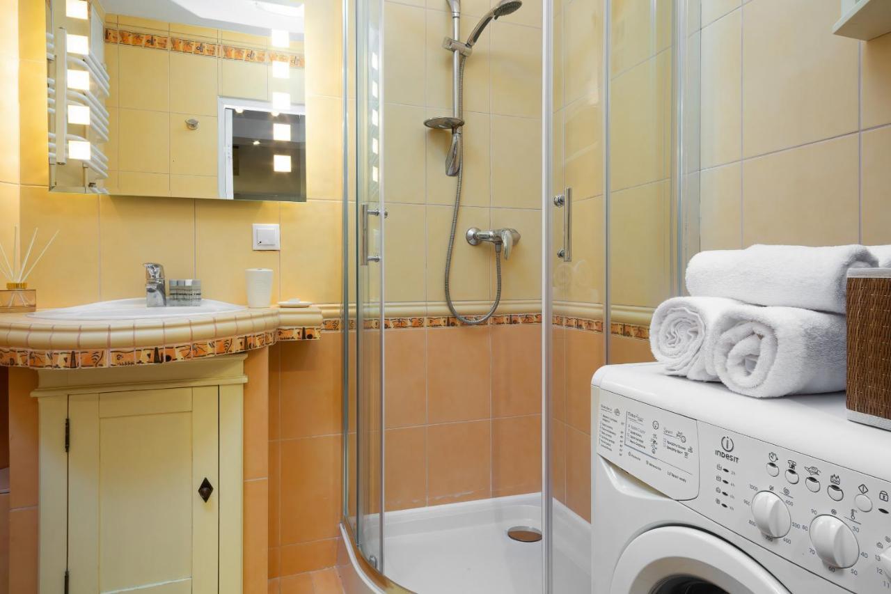 Apartment Swietojanska By Renters